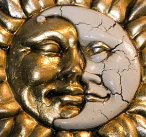 Melatonin ist wichtig für die Regulierung unseres 24-Stunden-Schlaf-Wach-Rhythmus – oft gestört bei Menschen mit HD.