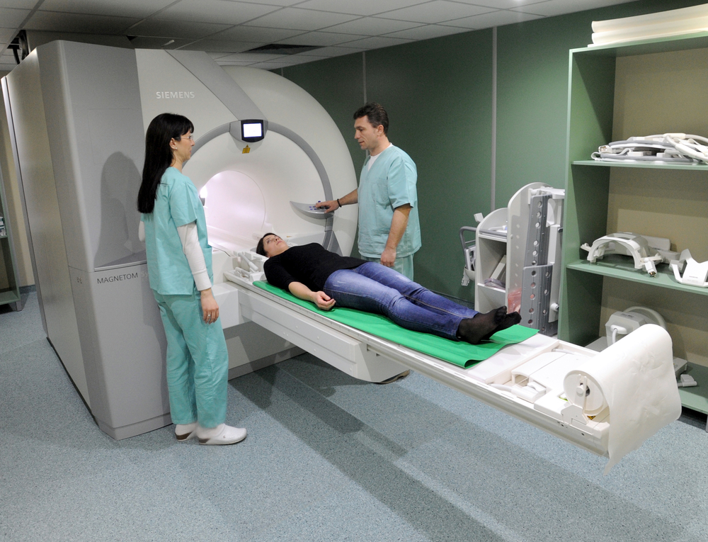 MRT-Scans wurden verwendet, um Veränderungen im Energieverbrauch des Gehirns während der visuellen Stimulation zu erkennen. Patienten, die mit Triheptanoin behandelt wurden, hatten mehr gesund aussehende Energiesignaturen.