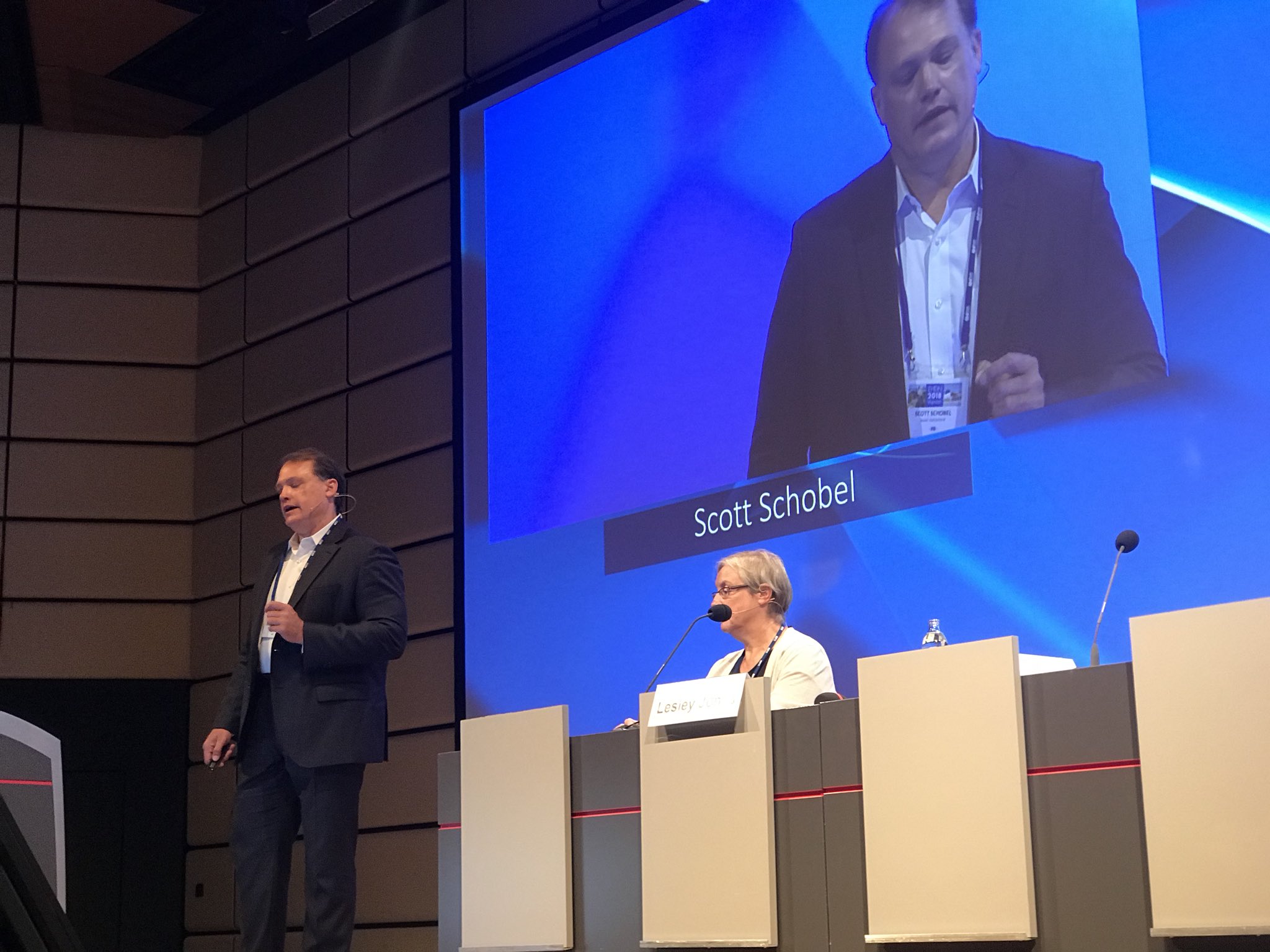 Scott Schobel verkündete den geplanten Ablauf von GENERATION-HD1 beim "Europäischen Huntington-Disease Netzwerk"-Treffen in Wien