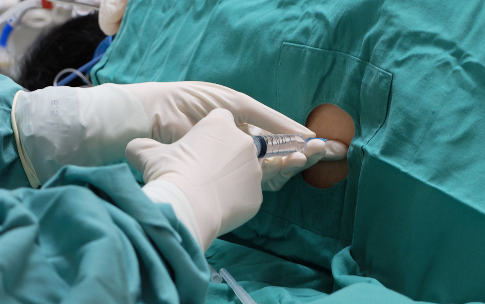 Die Studie beinhaltet 25 Injektionen in die Gehirn-Rückenmark-Flüssigkeit. Es handelt sich für die Freiwilligen also um ein hartes Stück arbeit. Ein Drittel von ihnen wird dabei einen Placebo injiziert bekommen.