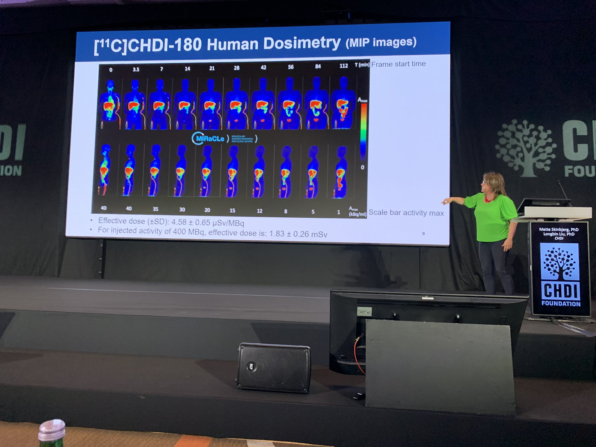 Dr. Mette Skinbjerg zeigt Bilder von einem PET-Tracer. So sehen die Daten aus, wenn der Tracer in Menschen gemessen wird!!!