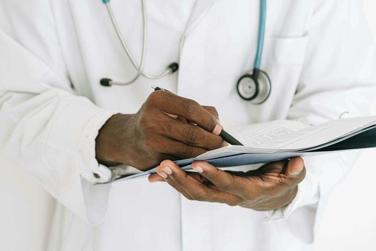 Neben Sicherheitsmaßnahmen und der Senkung des Huntingtinspiegels sammelt PTC während der gesamten Studie Daten zu Biomarkern des Krankheitsverlaufs und zu klinischen Befunden, die Hinweise darauf geben, wie gut Votoplam den Krankheitsverlauf der Huntington-Krankheit beeinflussen könnte.