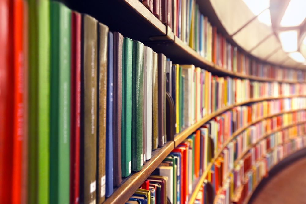 Das GeM-Konsortium hat einige wenige Regionen identifiziert, wo genetische Unterschiede das Alter beeinflussen, in dem die ersten HK-Symptome auftreten. Dies ähnelt dem Finden einiger weniger Bücher in einer Bibliothek mit Tausenden von Büchern.  