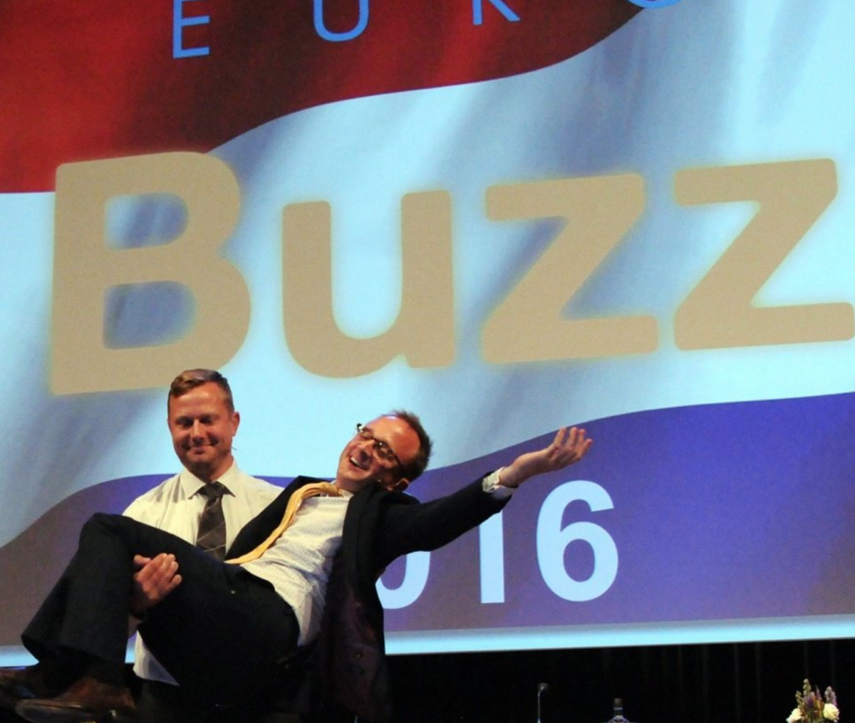 Jeff and Ed zeigten ihre zusammenfassende Bühnenshow, EuroBuzz 2016  